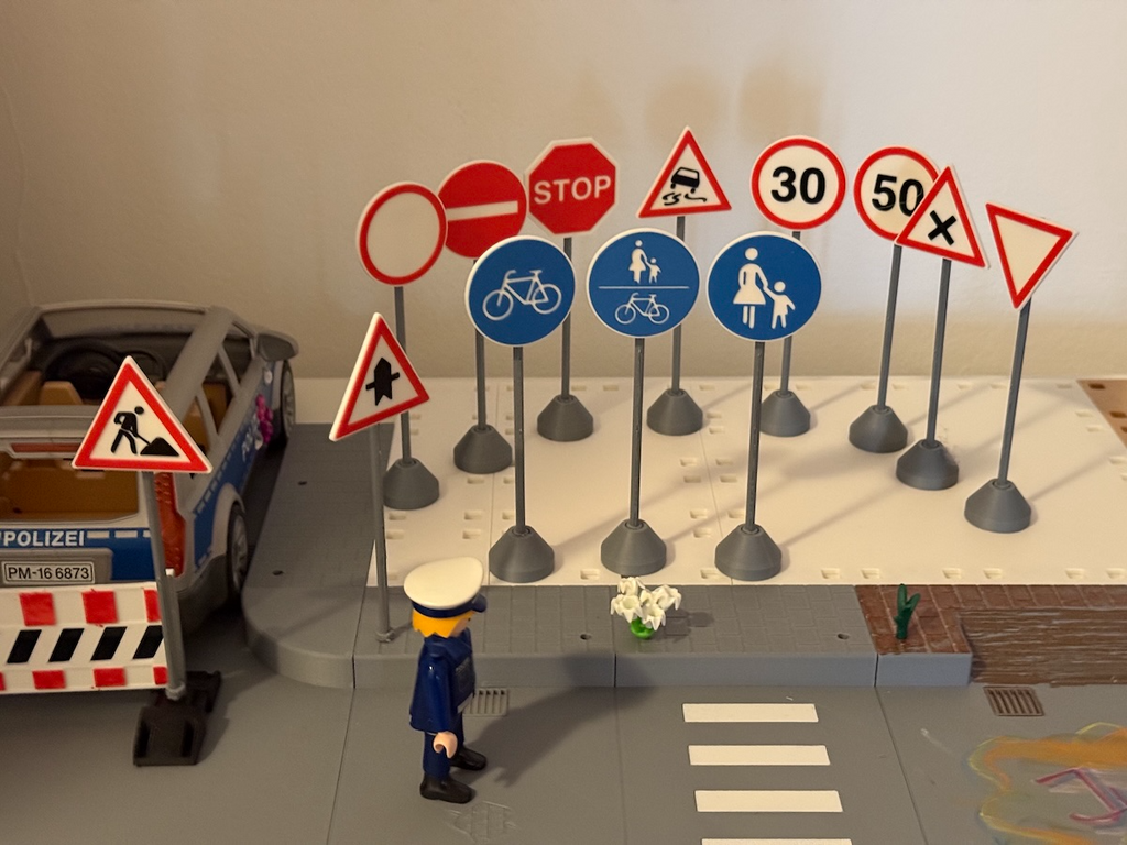 Verkehrsschilder Pfosten Kegel Spielzeug