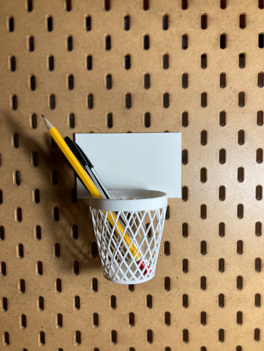 Skadis basketball pen holder