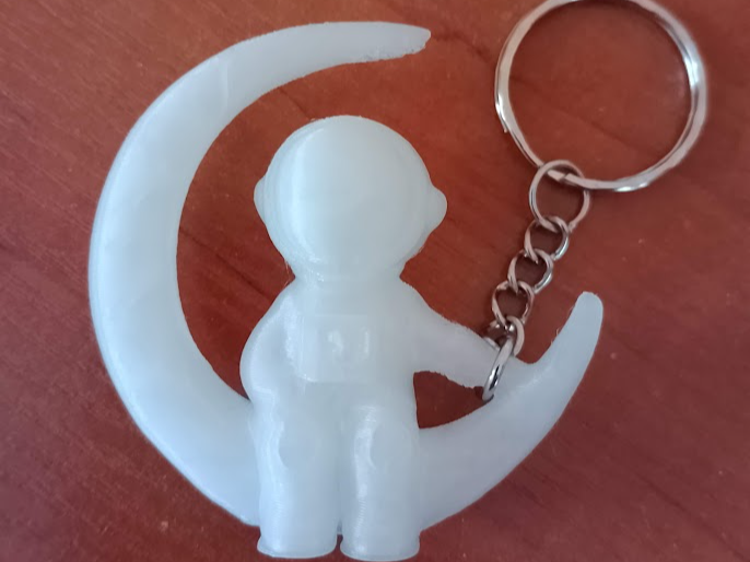 Astronaut on a croissant - keychain