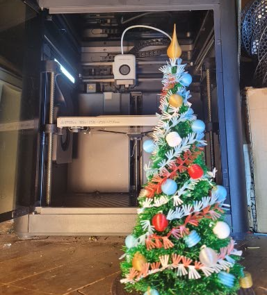 Christmas tree decorations and chains