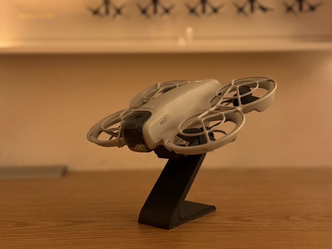 Dji Neo stand