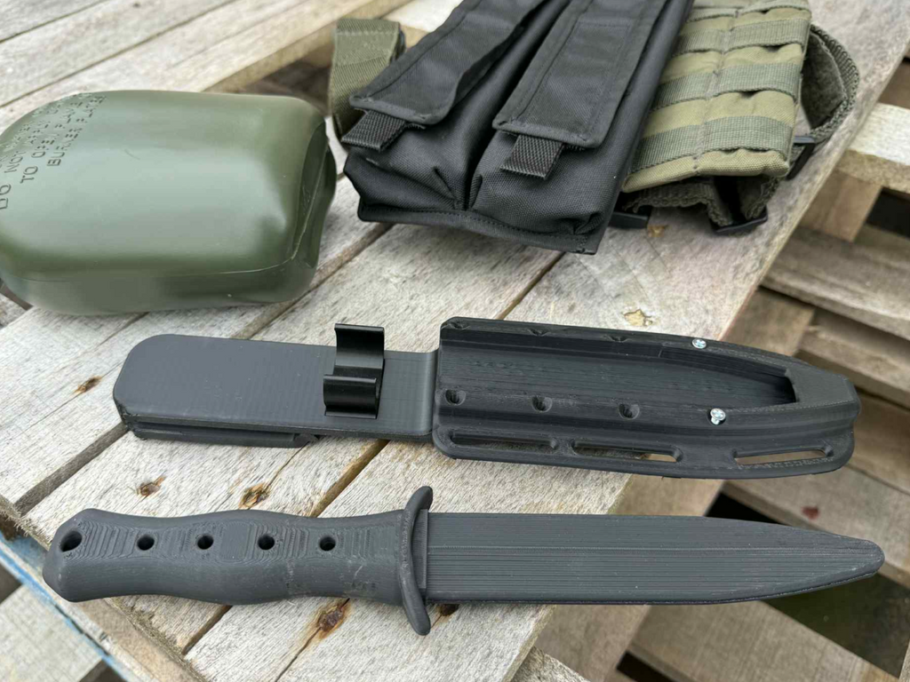 Training knife case including LARP/Airsoft knife