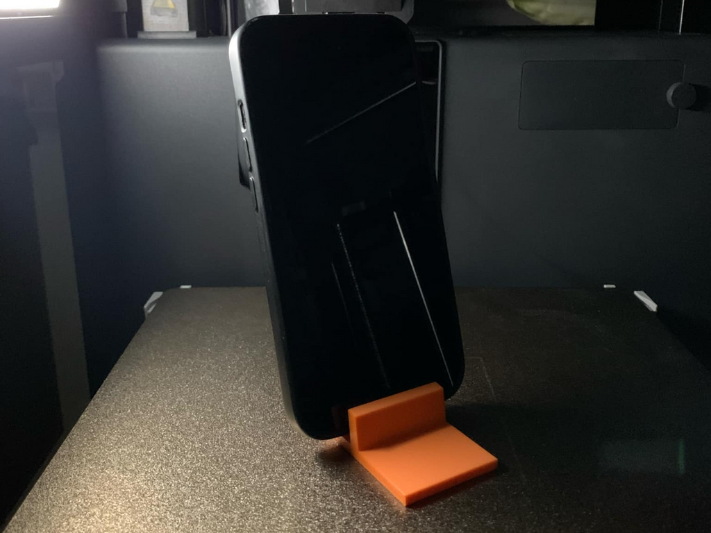 Simple phone stand, no supports, fast print