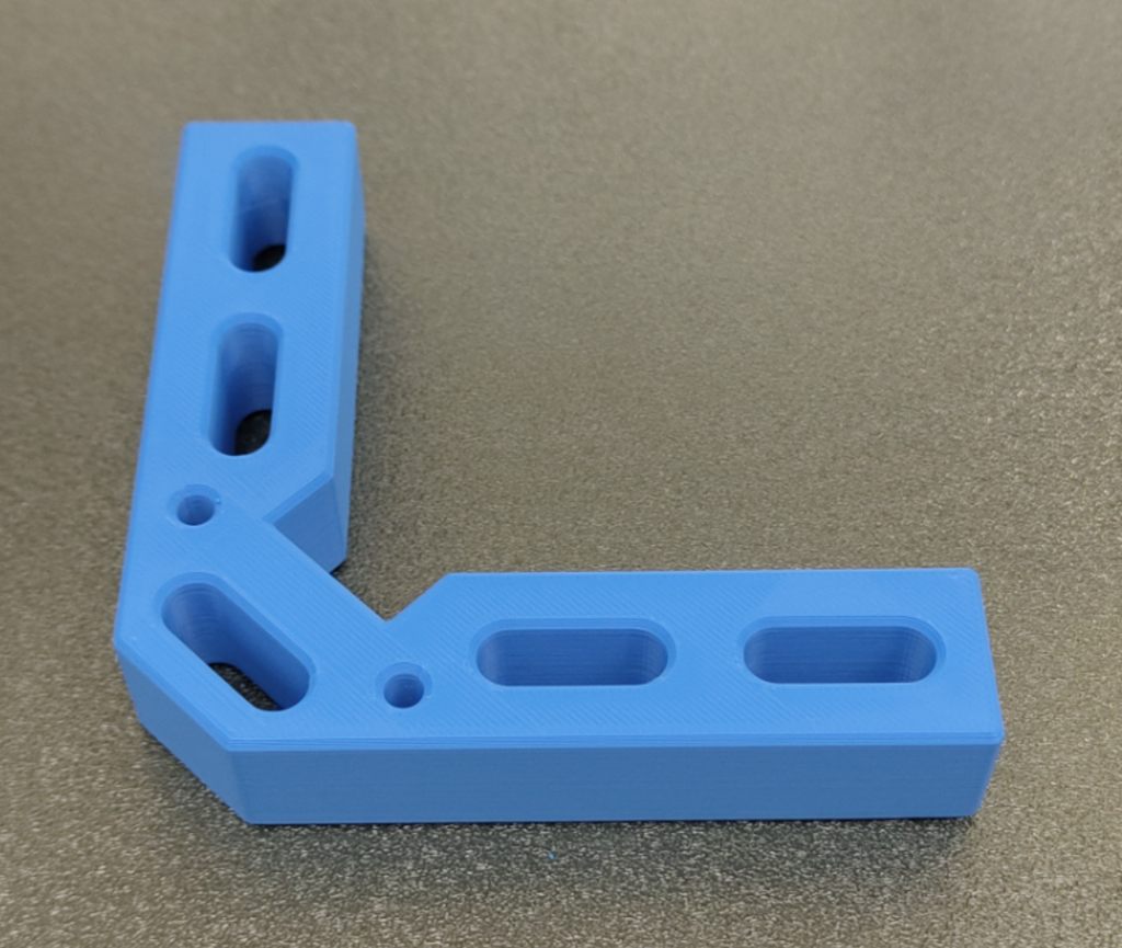 Sturdy 90 degree corner profile (clampable)