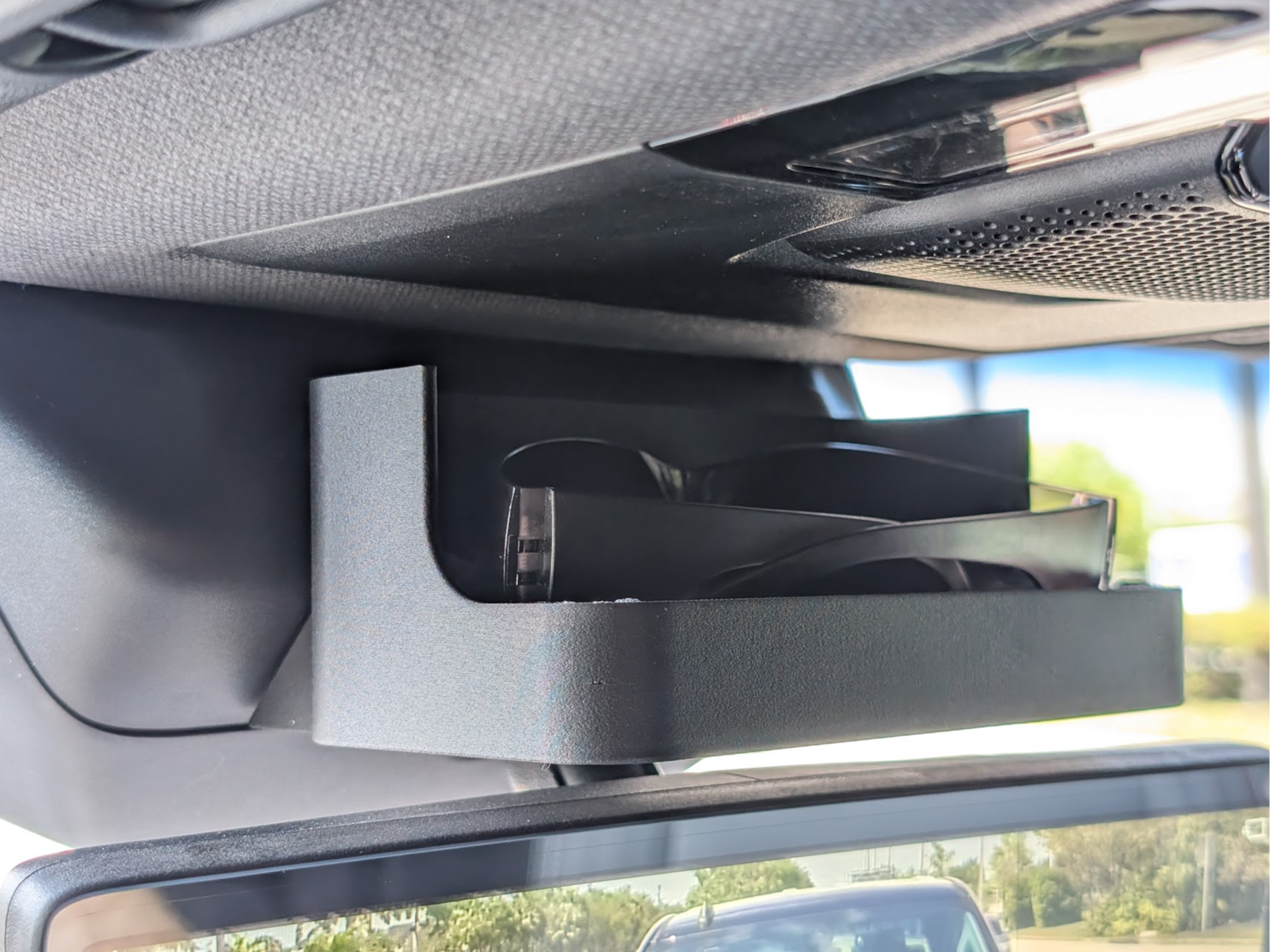 Land Cruiser 2025 Sunglass holder