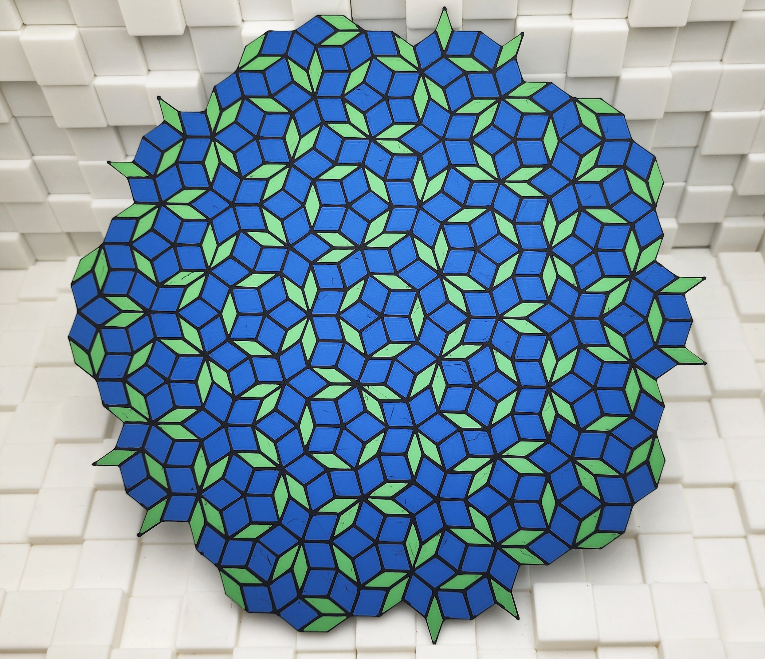 Penrose Tile Pattern for AMS