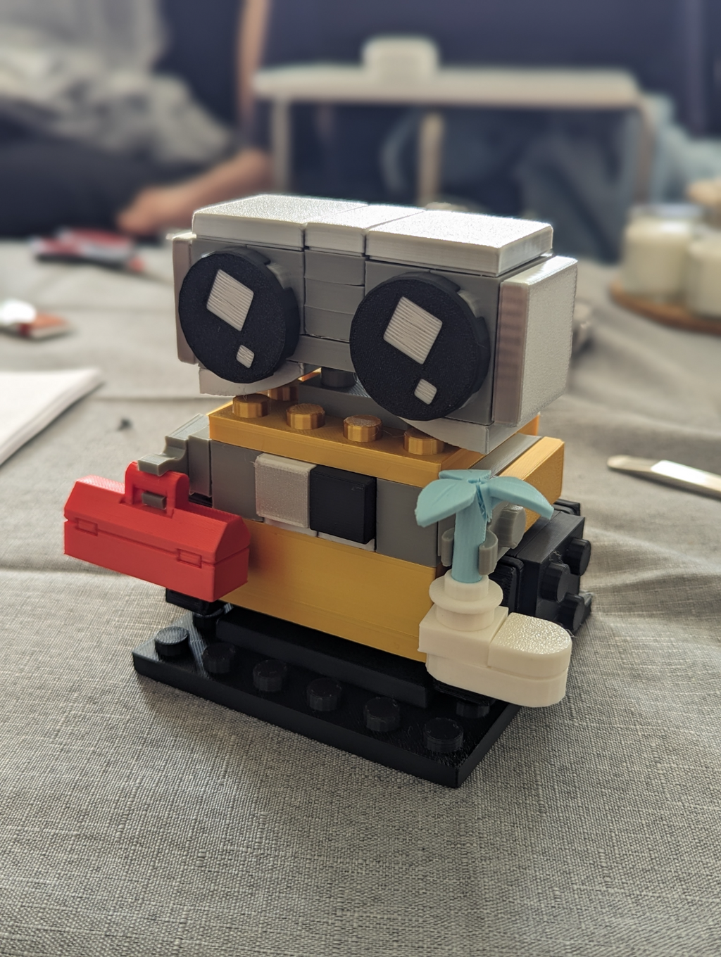 2x scale Leg0 brick WALL-E