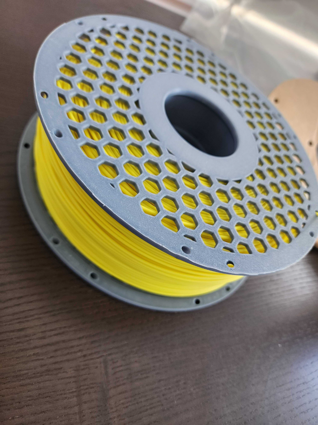 Improved Bambu Lab Reusable Spool Holder for Kiwifil filaments