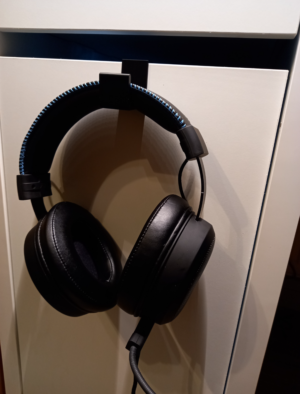 Headphone holder for Micke desk from Ikea