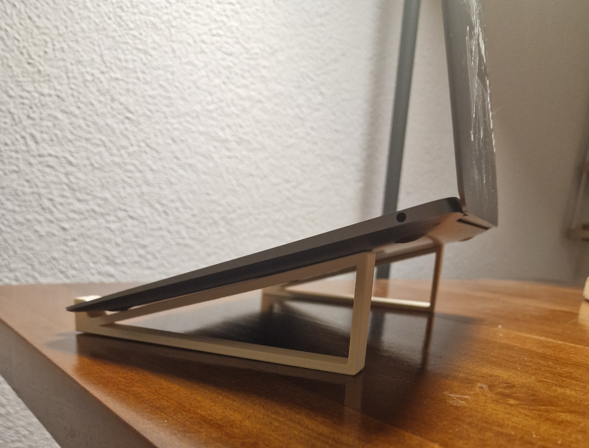universal laptop stand