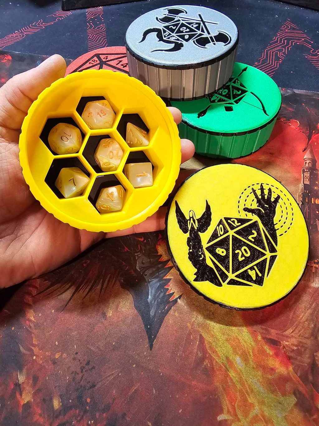 Cleric-Symbol Dice Case Screw Top lid