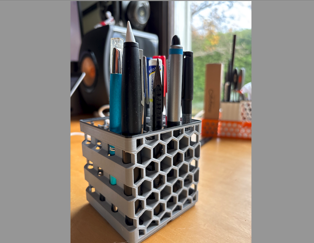 Honeycomb pen/pencil/tool holder gridfinity base