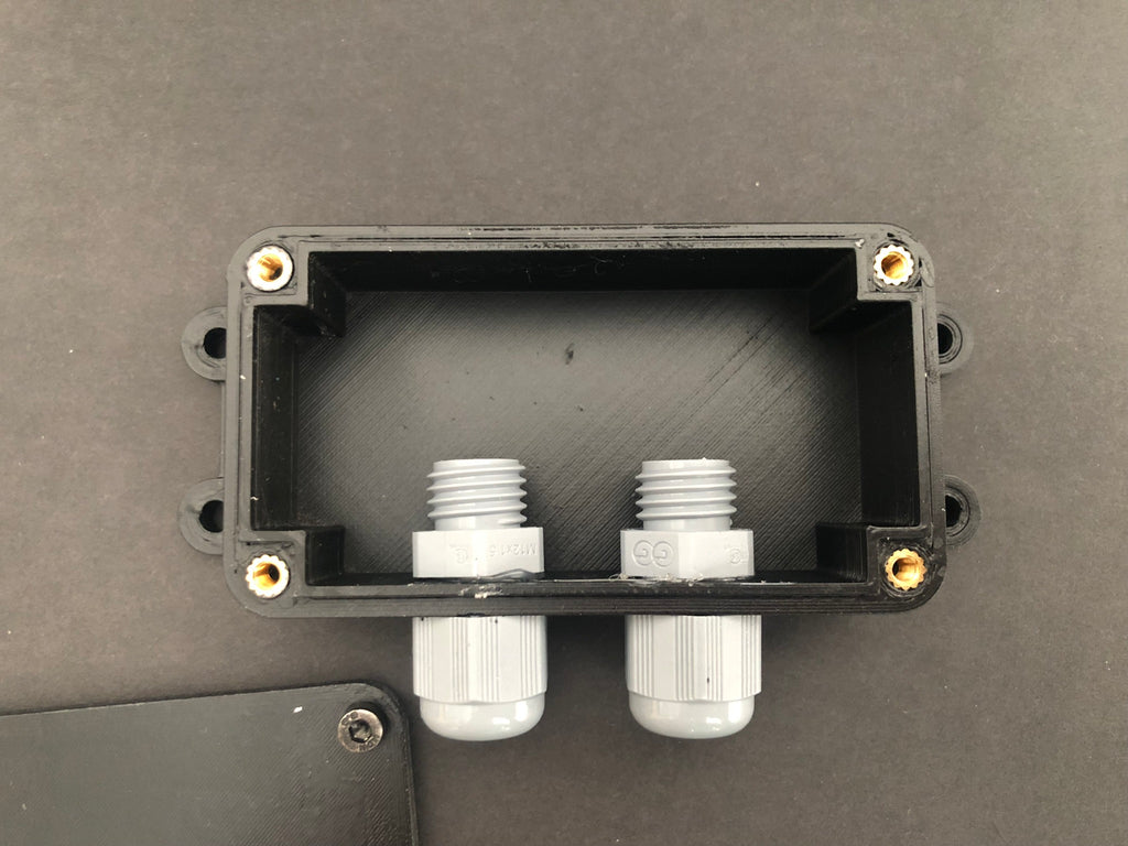 Universal waterproof case
