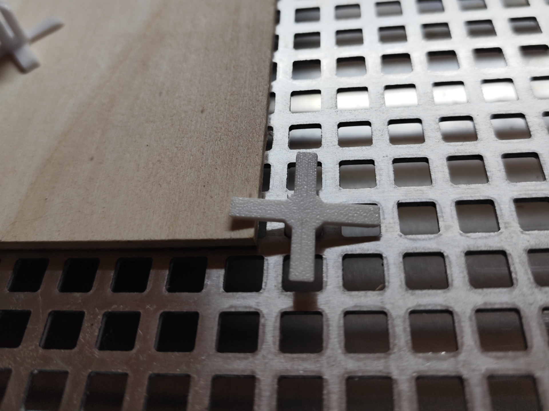 Hold down clamp for DIY laser bed (8mm squares)