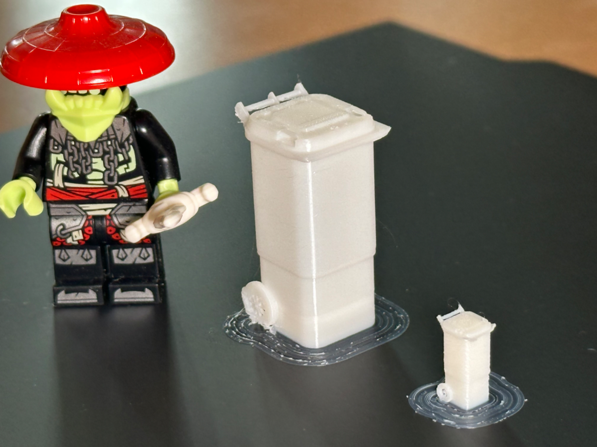 Waste Bin in H0 and Brick Scale