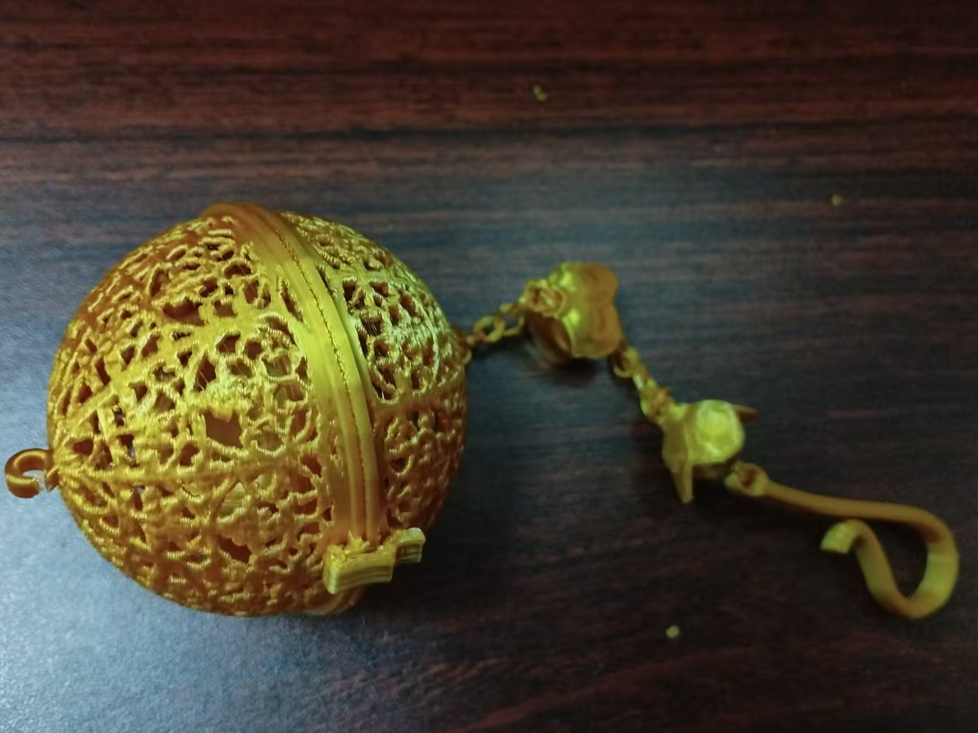 唐熏球二种：柿形花结瓜棱纹、花鸟珍禽纹（塔香、香膏适用，内含平衡球）