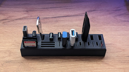 USB A, USB C and SD/MicroSD Holder/Organizer