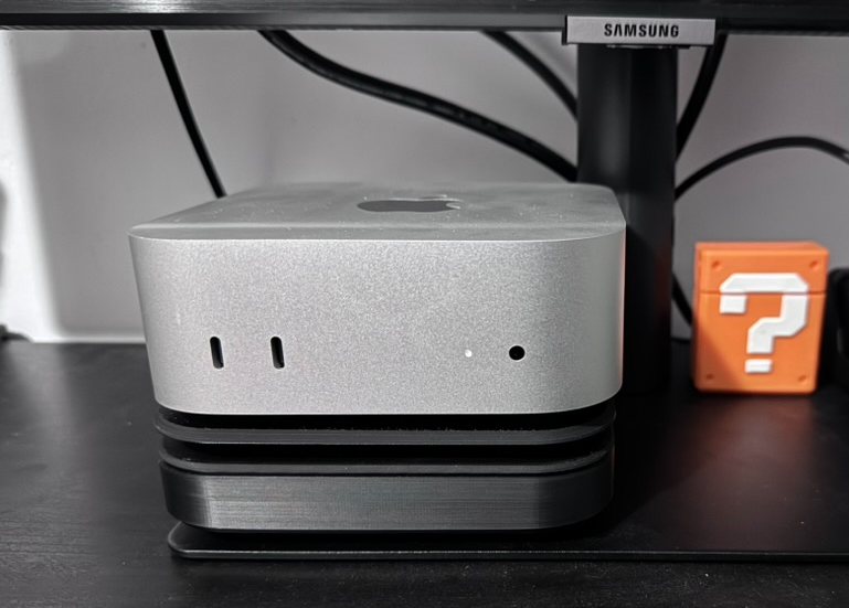 M4 Mac Mini stand with USB hub and SSD enclosure