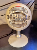 Space Efficient Mic stand for Blue Snowball Mic