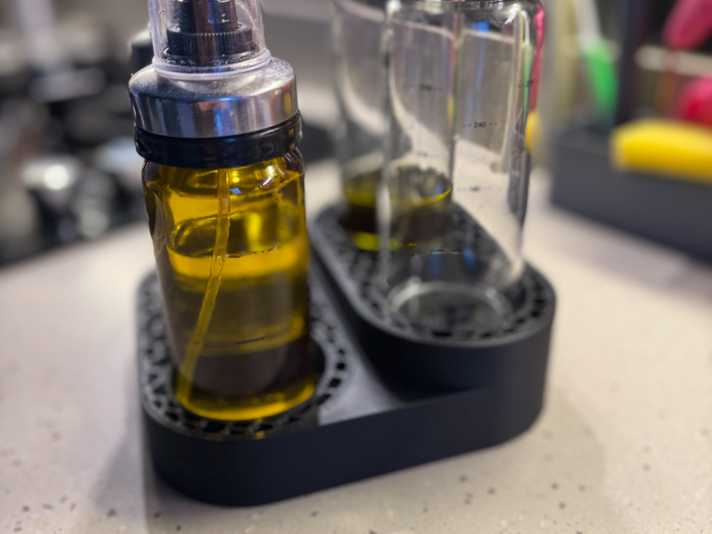 Innovative 4-Slot Oil Bottle Stand Design