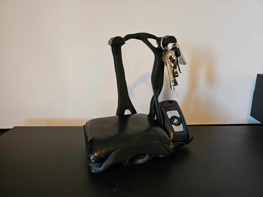 Desk organizer for wallet and keys