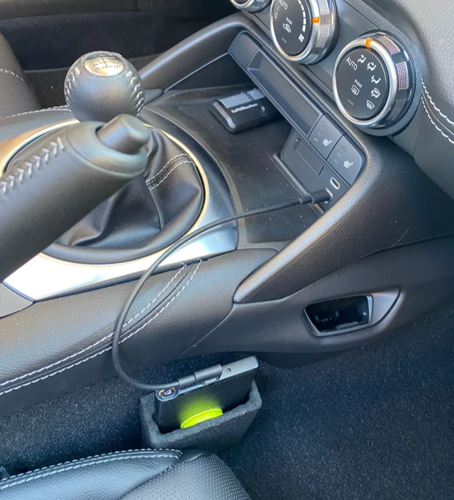 Car Phone Holder - Keep your phone out of sight