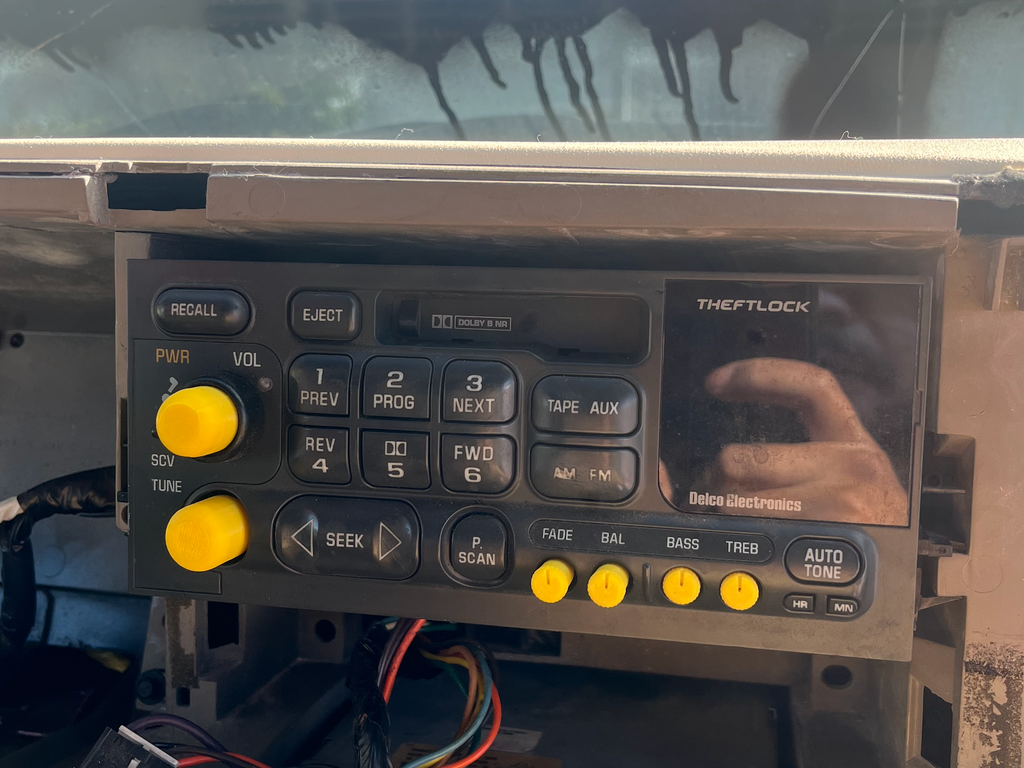Chevrolet Suburban Stereo Knobs (1999)