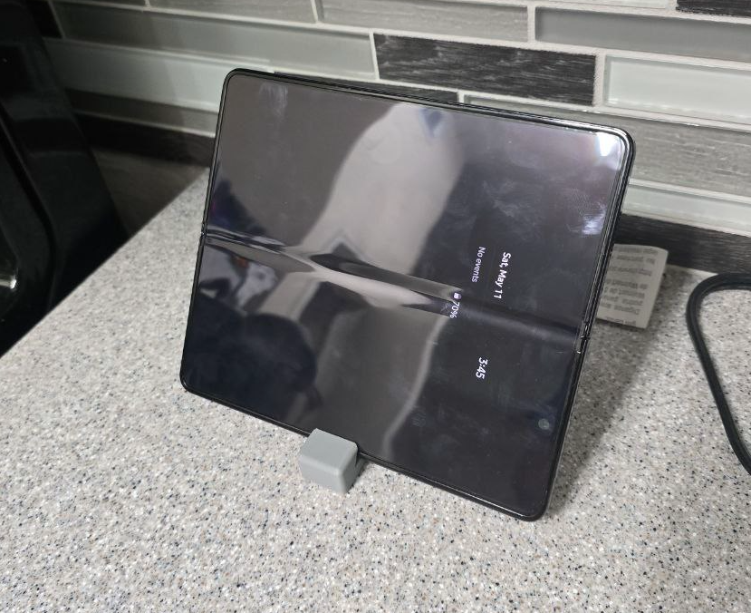 Z Fold 5 Keychain Table Top Stand and Tripod