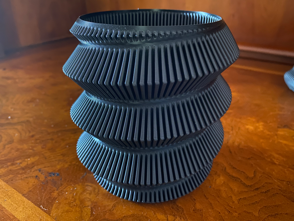 Screw on Fins Vase