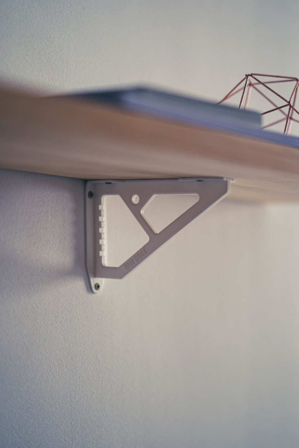 minimal shelf bracket