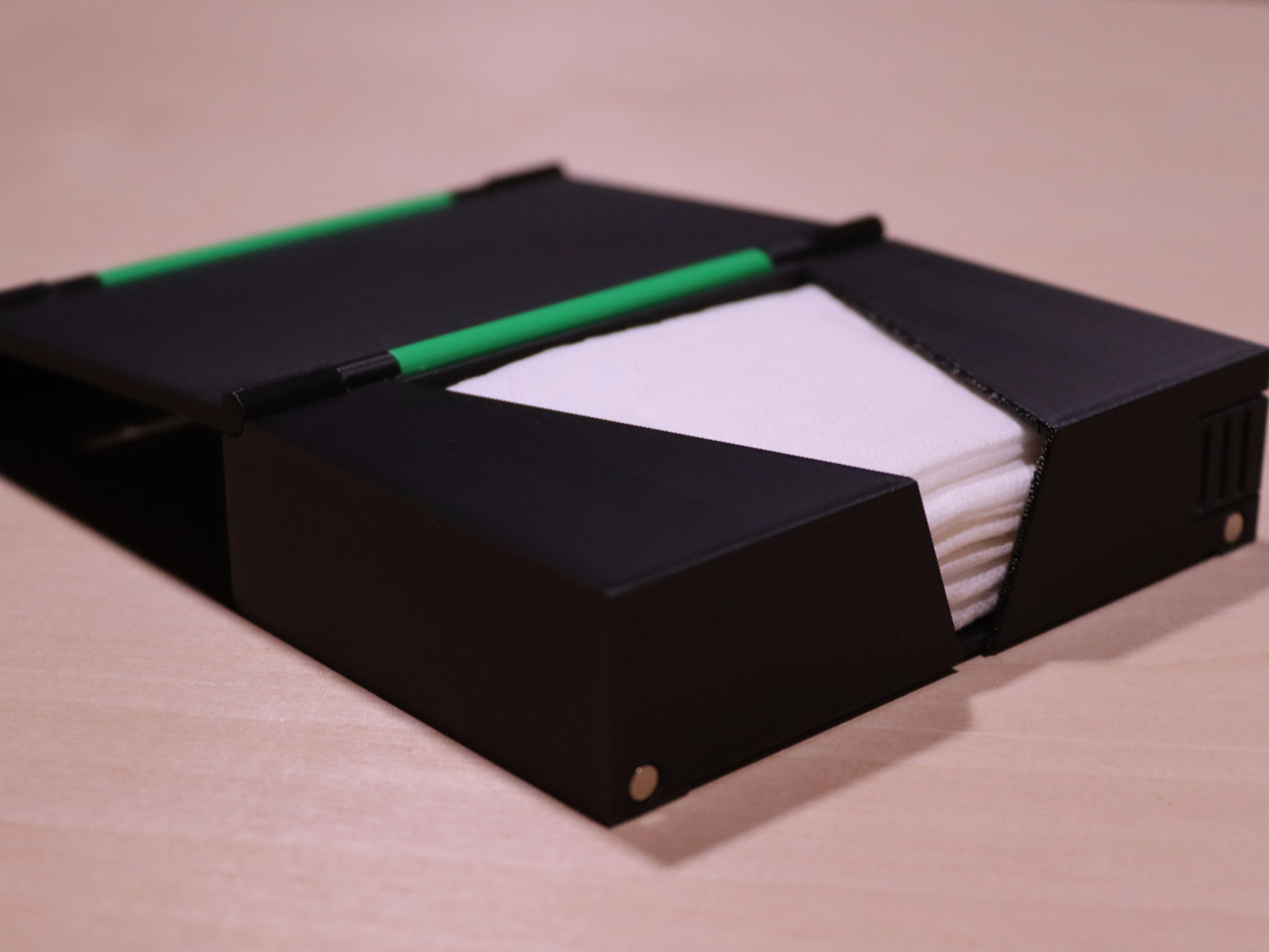 Portable Tissue Holder