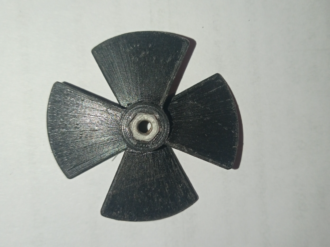 Four-blade propeller for tugboat models