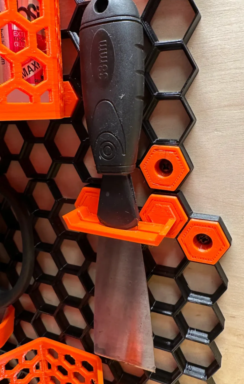 Honeycomb Storage Wall Scrapper