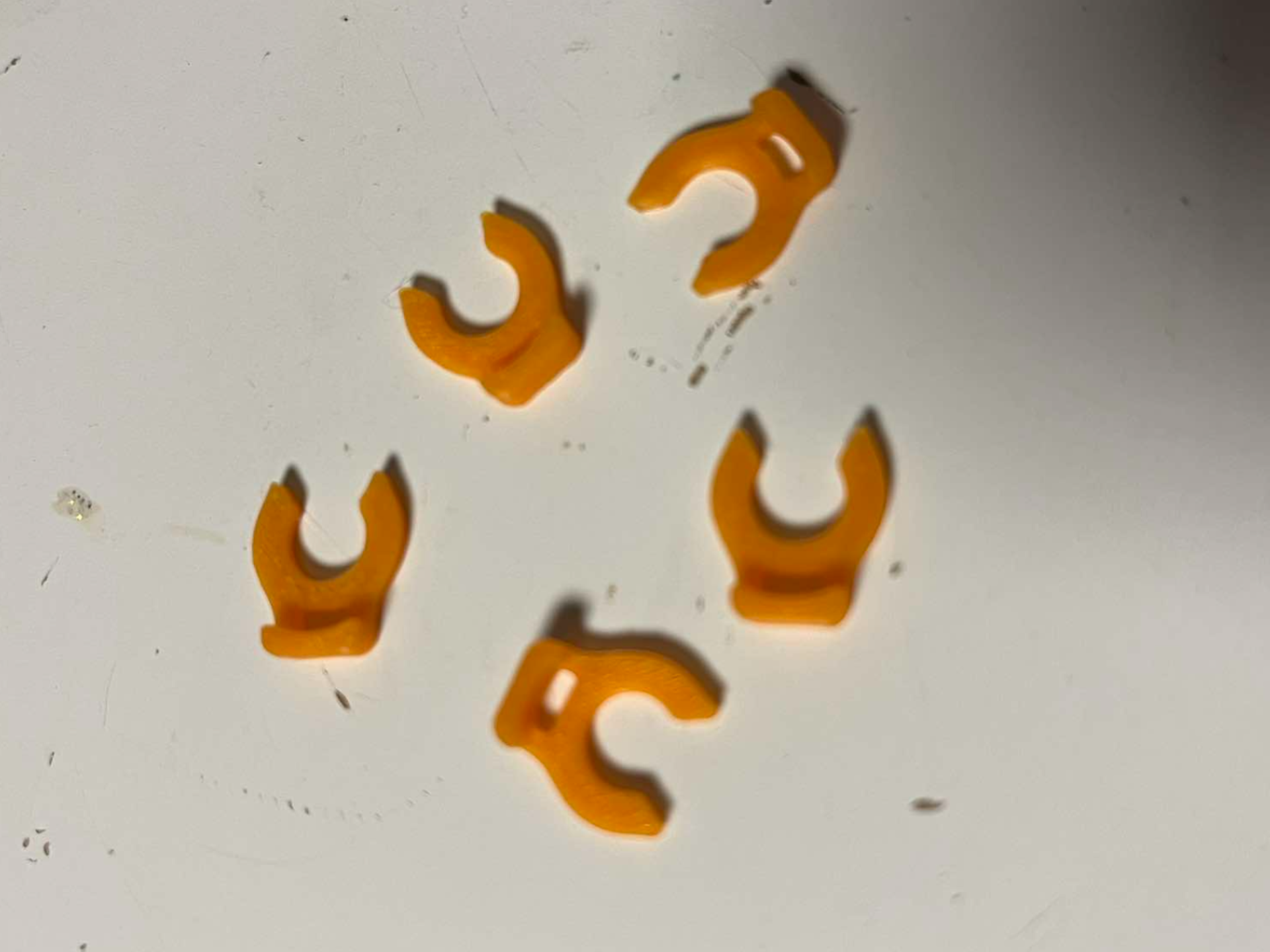 Clips to secure the bowden of the filament