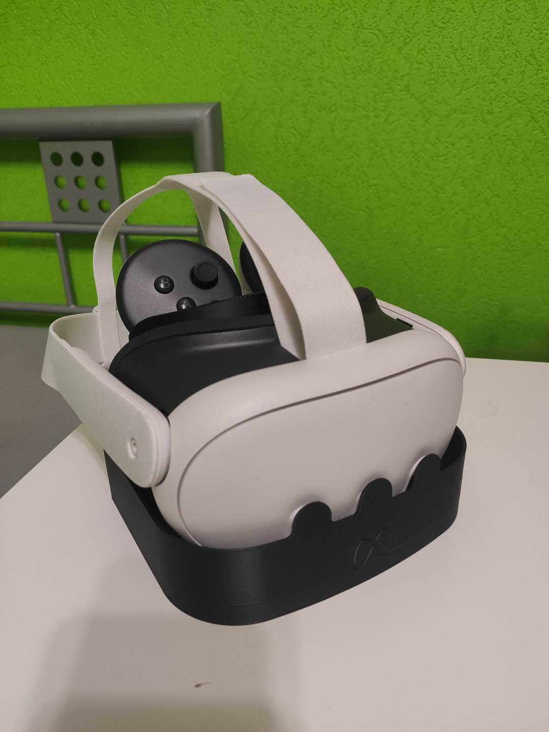 Meta Quest 3 privacy + controller stand (clean)
