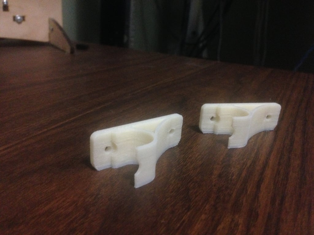 Low profile curtain rod bracket
