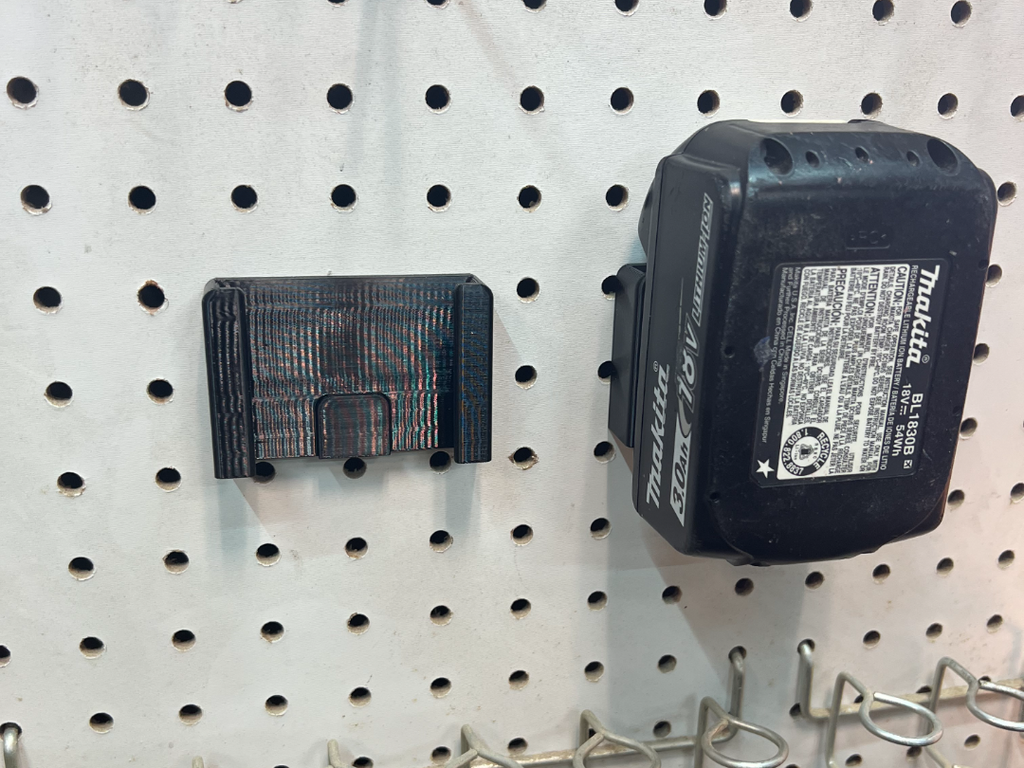 Makita 18V battery holder for Pegboard-latch free