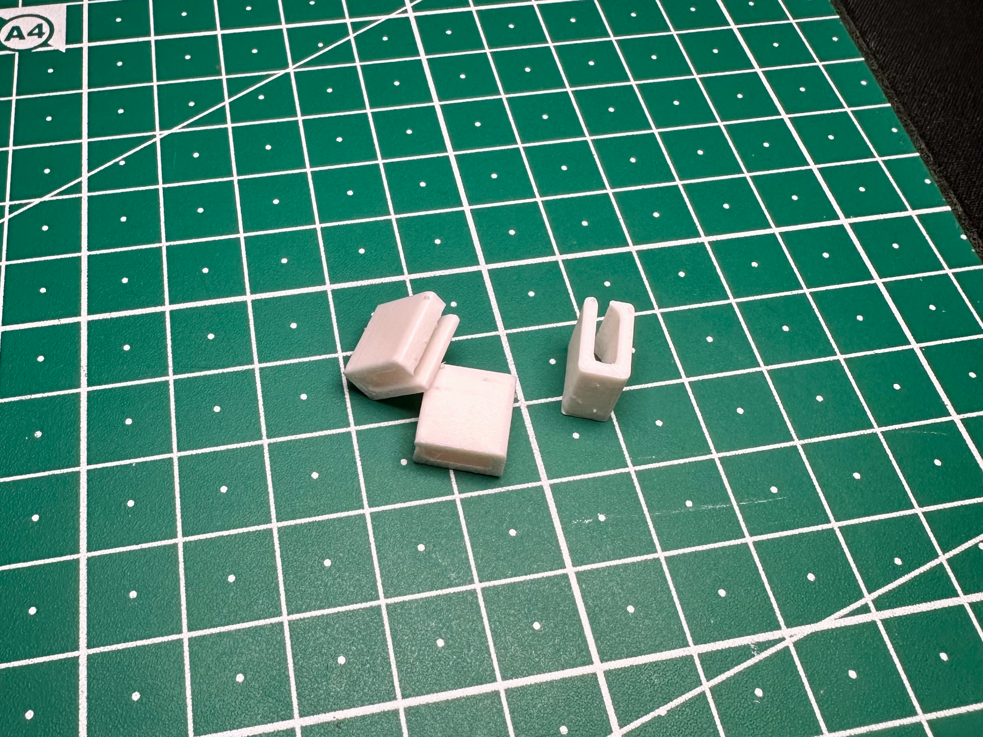 Flat LAN cable clips/mounts