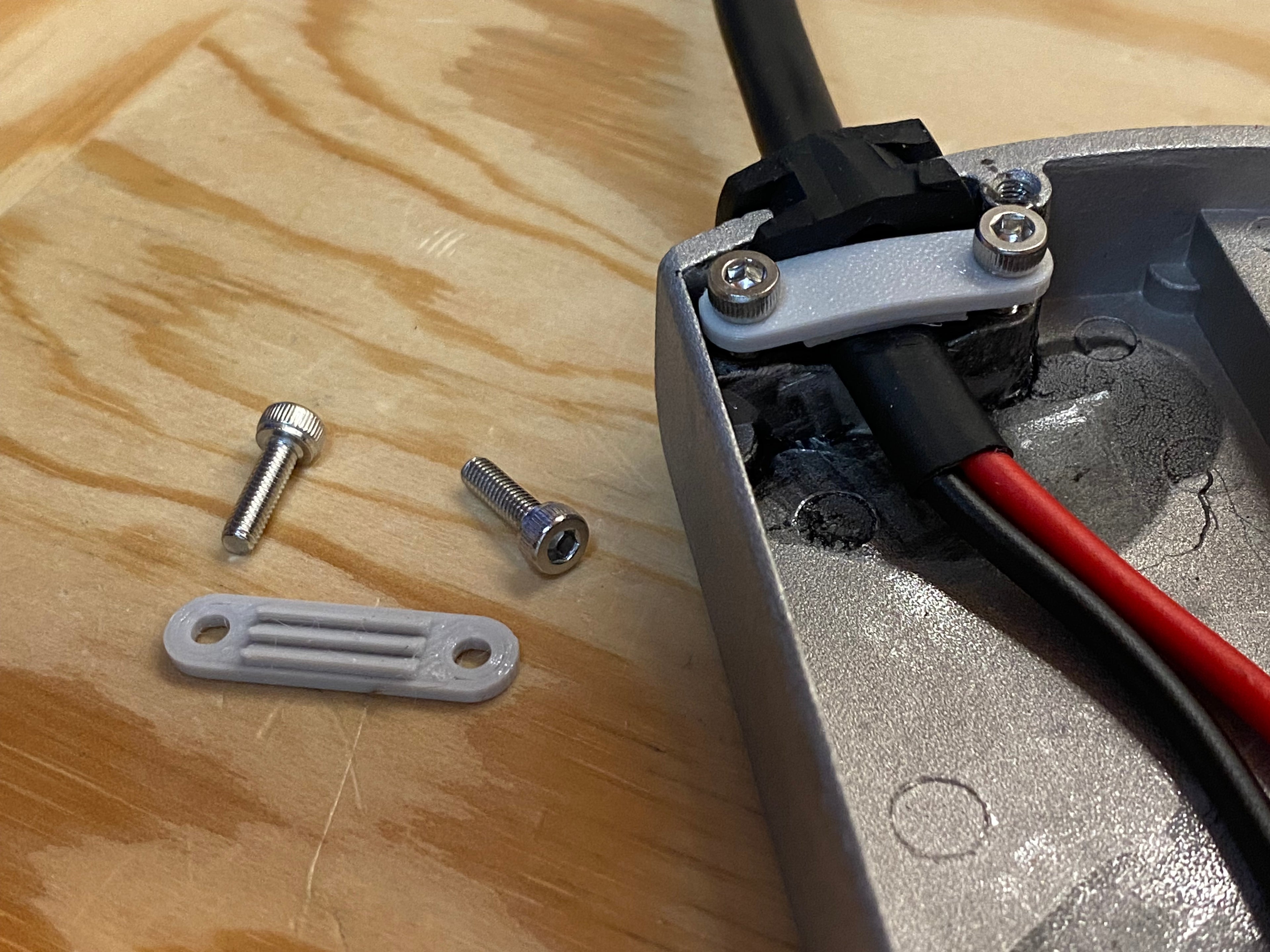 Wire strain relief clamp