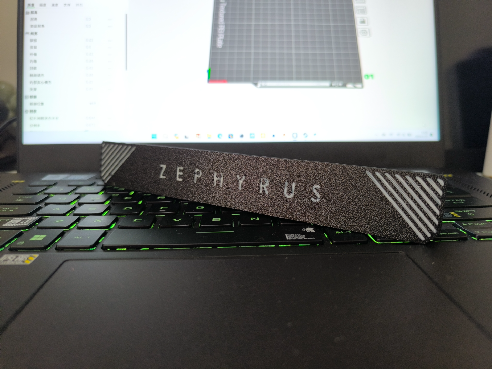 ROG ZEPHYRUS Laptop Riser.幻16 脚垫 ROG 笔记本脚垫，笔记本支架