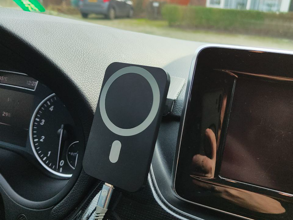 Mercedes benz b200 phone holder