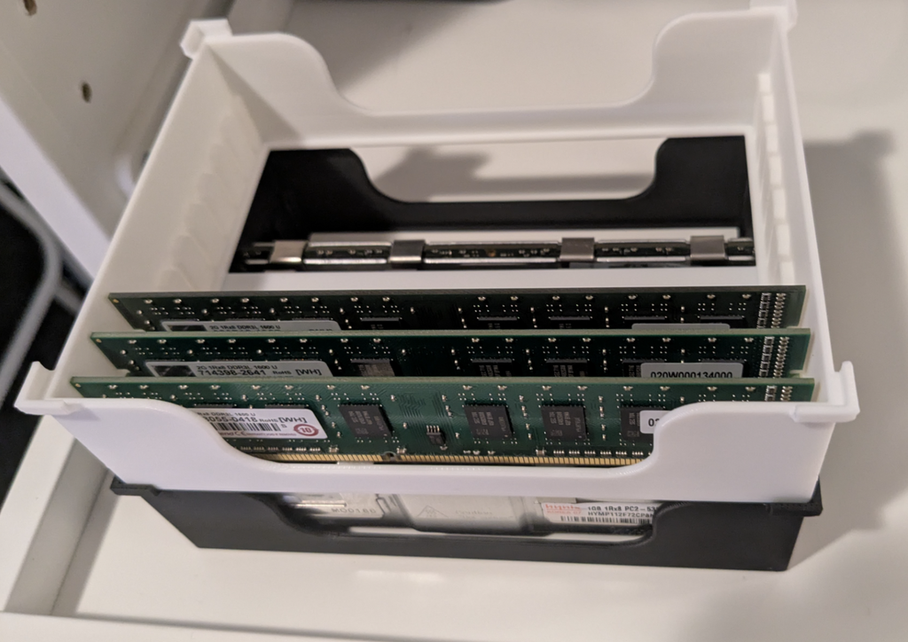 Memory Tray for Desktop Modules