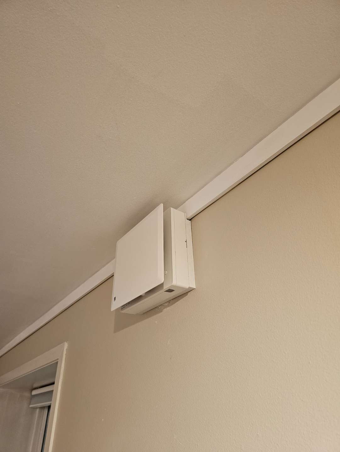 Flexit Muto 100 spacer for flush fitment on wall molding