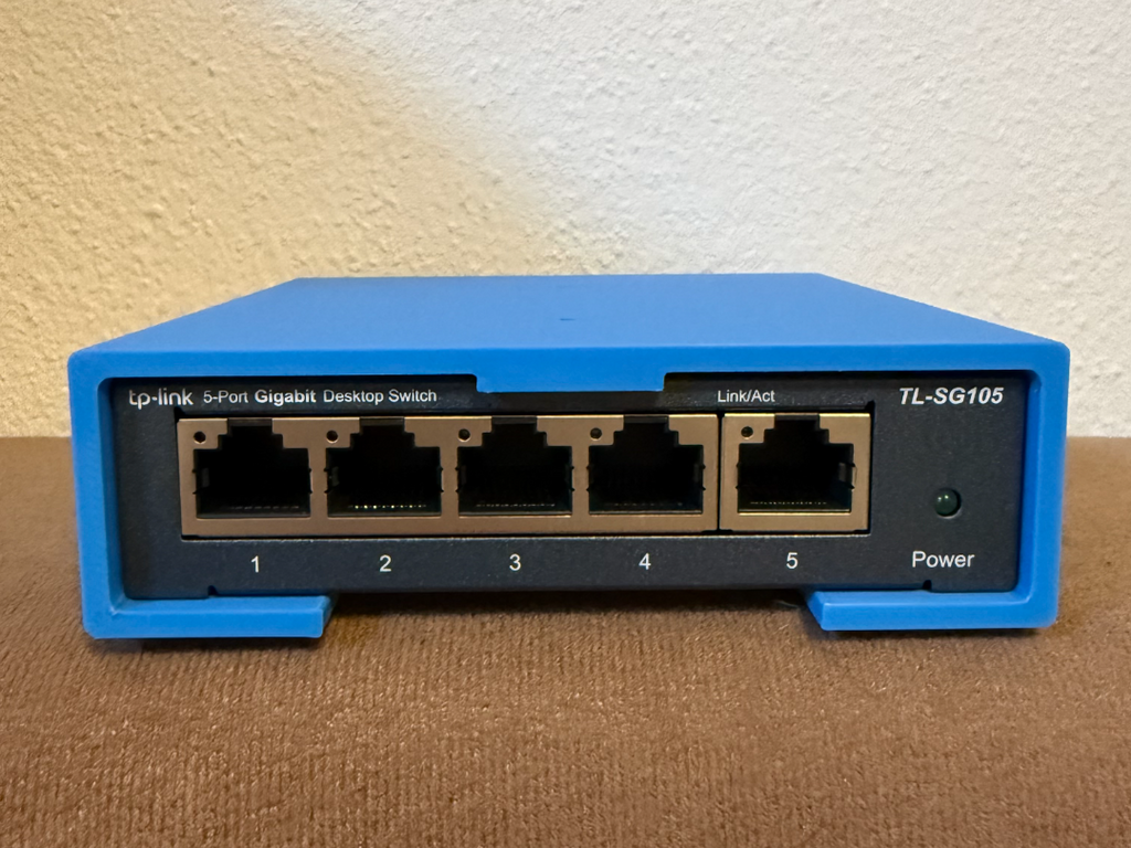 Wall mount TP-Link TL-SG105 5-Port LAN Switch