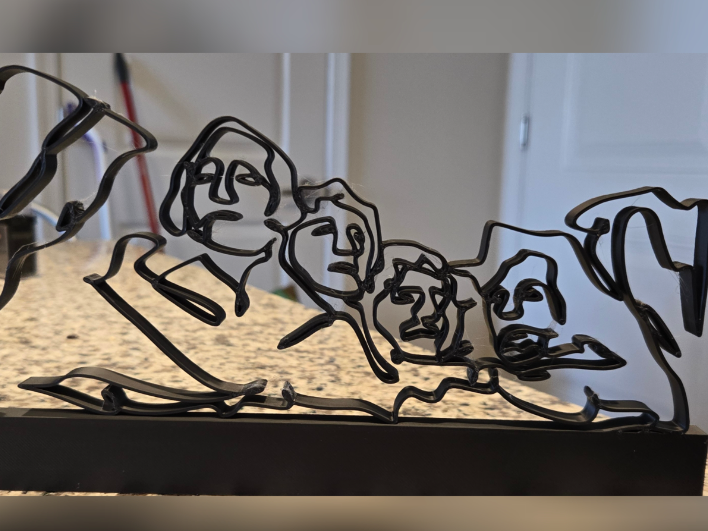 Mount Rushmore Linear Design with Stand