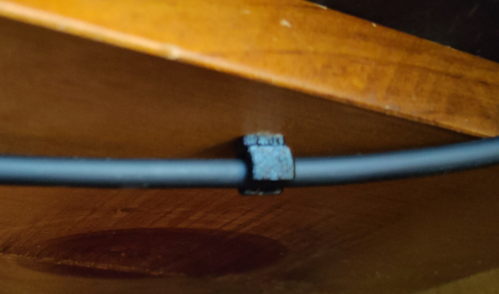 AMS cable guide to screw in