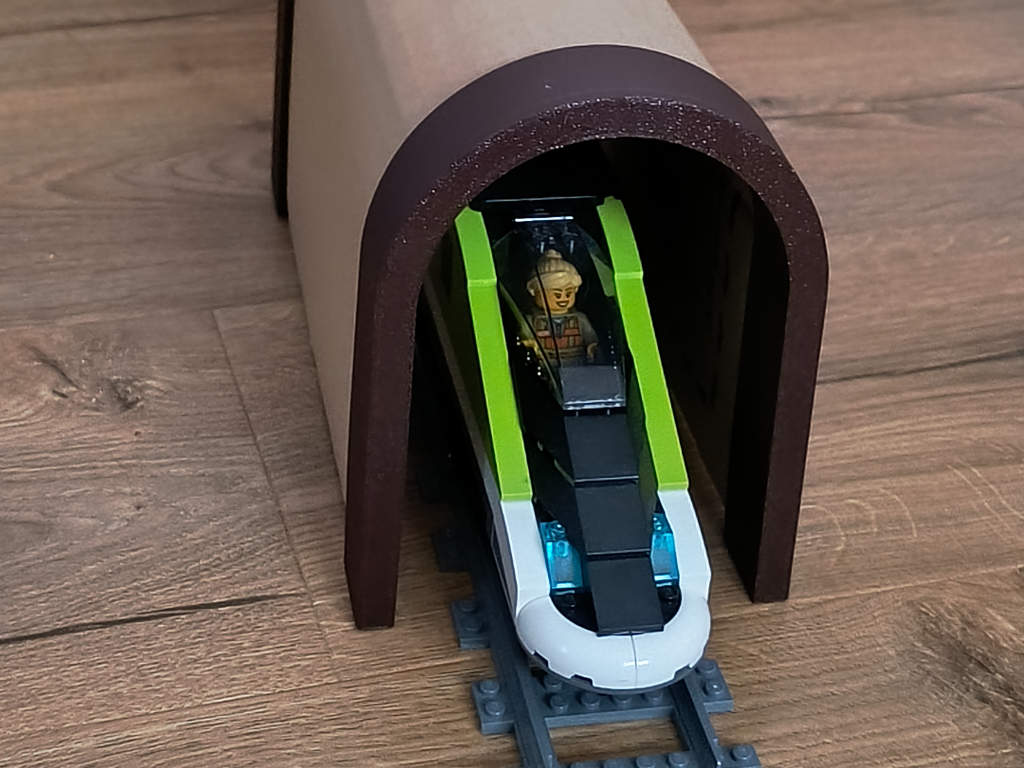 Bricks City Train Tunnel (with cardboard element)