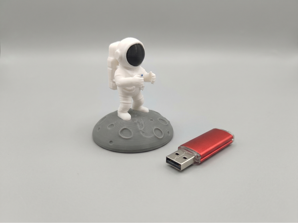 Astronaut USB stick holder