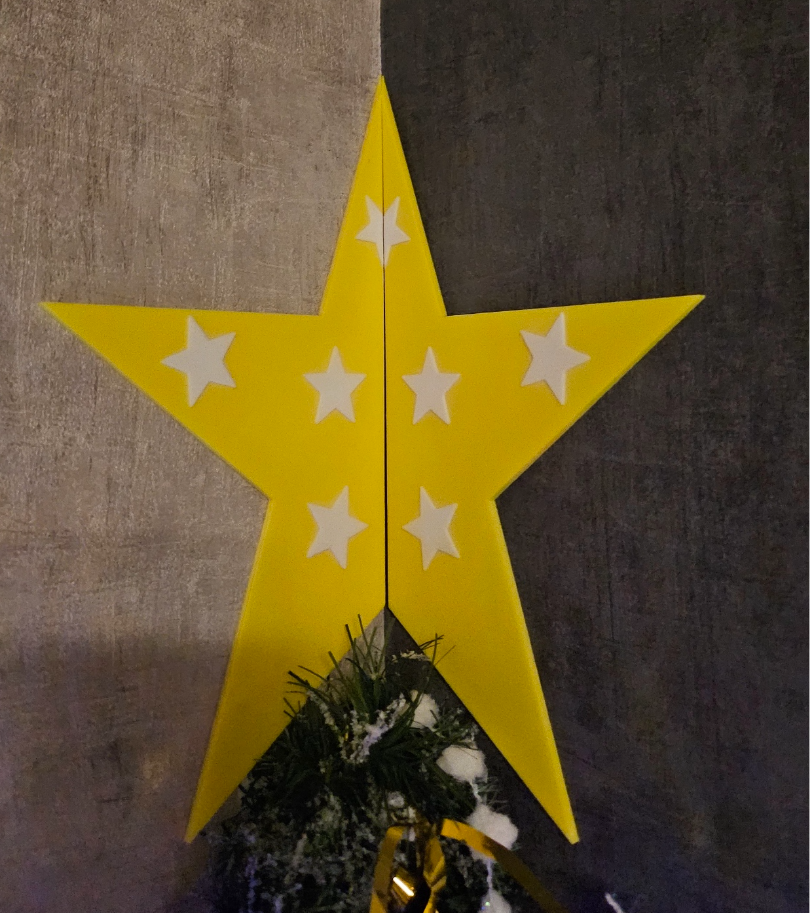 Étoile à colé dans un coin de mur