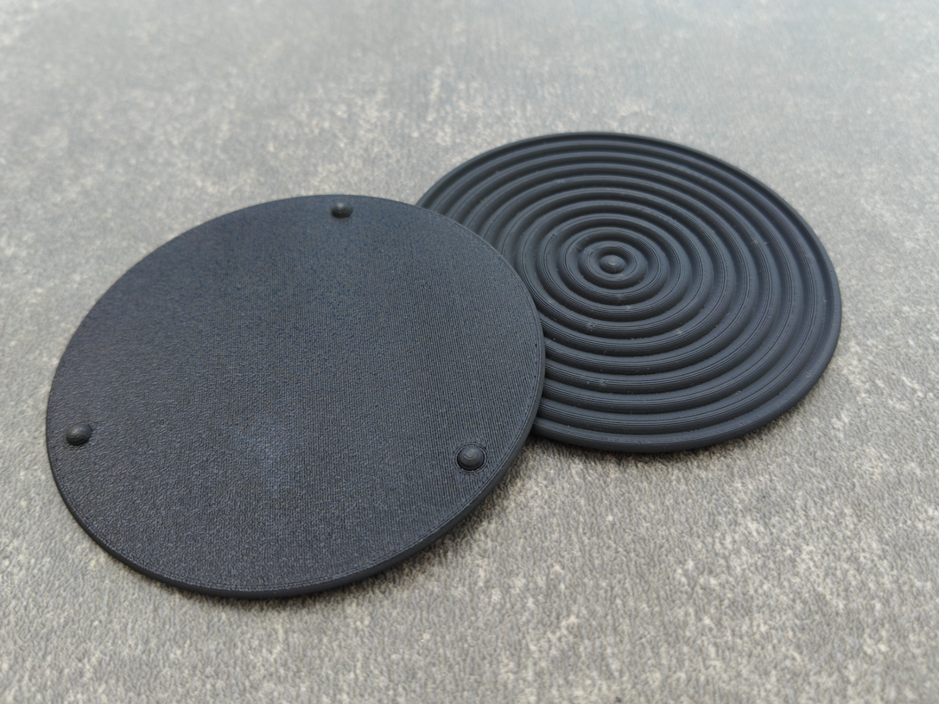 Stackable coaster with feet